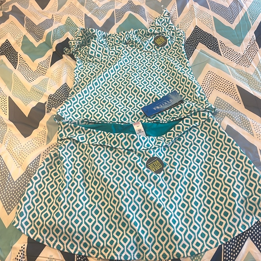Women’s swimsuit Tankini Top with skirted bottom Size 12 but Runs small
